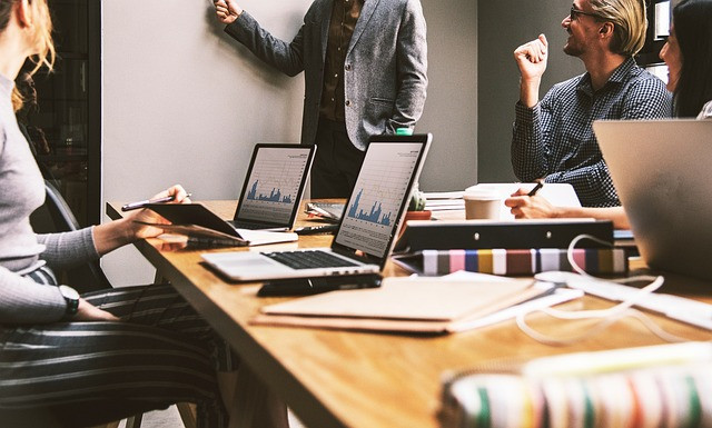 AI Job Description Generator for Senior Leadership Roles: Practical Framework, Example, and Checklist