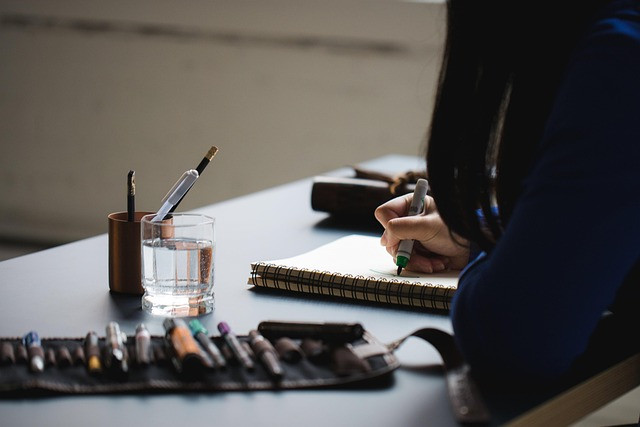 Practical vs Theoretical Learning: A Clear Guide to Applying Knowledge on the Job