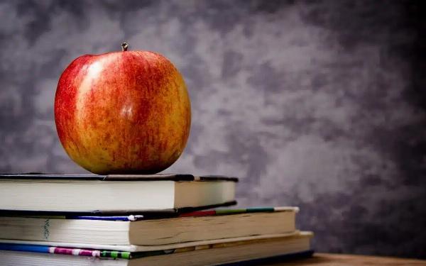 Top 5 Nutrition Facts About Apples: Calories, Fiber, Vitamins & Antioxidants