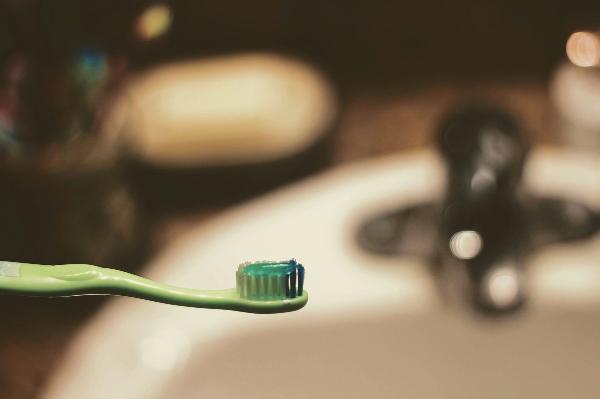 Hydroxyapatite Toothpaste: How It Protects Enamel and Reduces Sensitivity