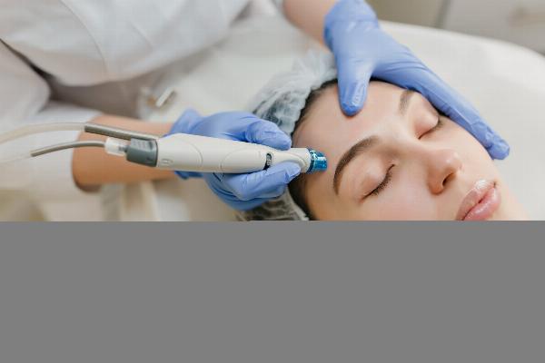 Complete Guide to Skincare in Dubai: Year-Round Tips for Radiant Skin