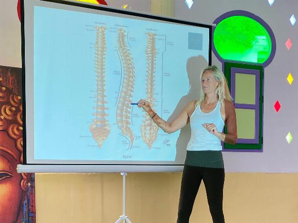 How to Choose the Best Yoga Teacher in Spain: Credentials, Style, and Where to Learn