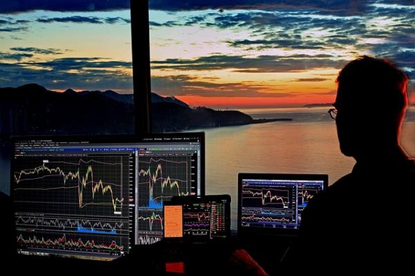 Creating a Comprehensive Swing Trading Watchlist