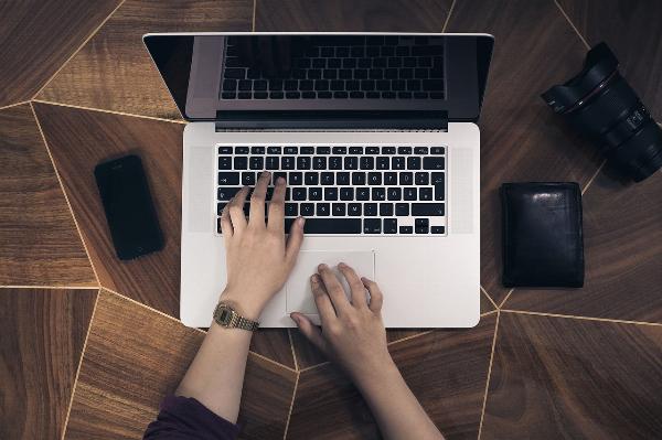 Ultimate Guide: How To Start and Make Money with a Blog in 2024