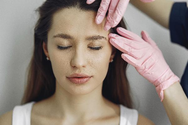 Best Eyebrow Treatments in Riyadh: Guide to Microblading, Lamination, Tinting & Prices