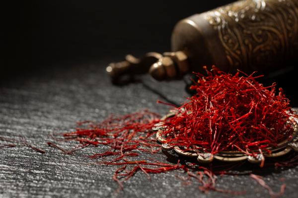 Best Places to Buy Saffron in Canada: Retail, Online & Quality Tips