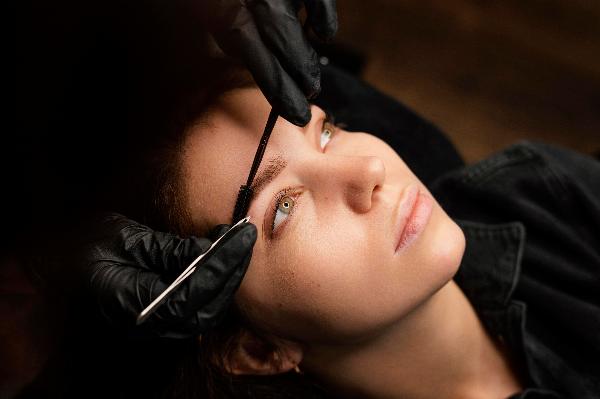 Eyebrow Treatment Riyadh: Modern Options, Costs, and How to Choose