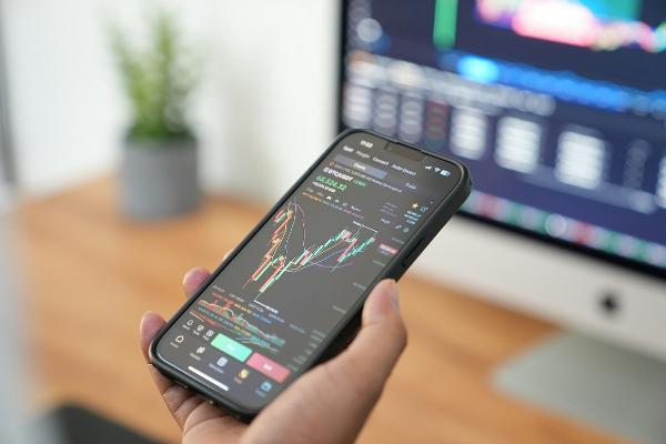 Master the Finance Phantom: Practical Guide to Online Trading Signals and Risk Control