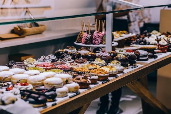 Top Luxury Chocolate Brands: Iconic Makers, Quality Traits & Buying Guide