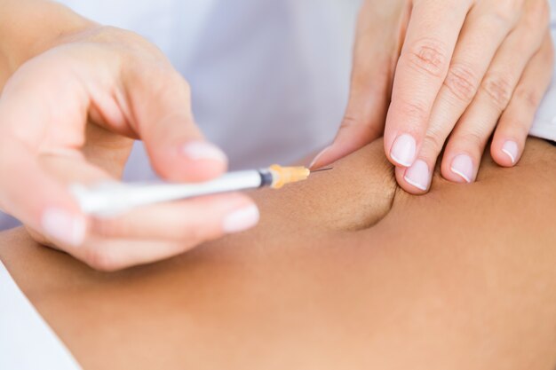 Fat-Melting Injections for Love Handles: What Works, Risks, and Real Dubai Results