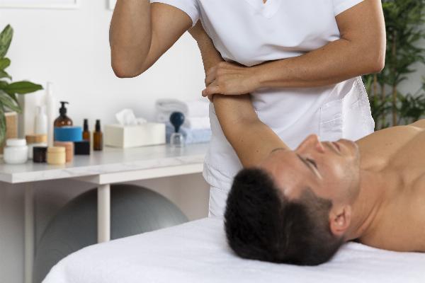 Chiropractic vs Acupuncture for Chronic Back Pain: Evidence-Based Comparison & Decision Checklist