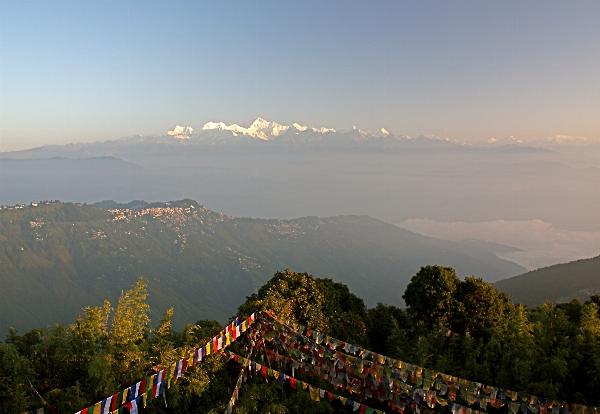 How to See Mount Everest from Tiger Hill, Darjeeling: Sunrise Views & Practical Guide