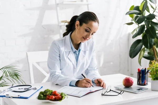How to Choose the Best Nutritionist for Your Goals
