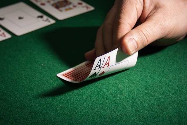 Social Poker vs. Competitive Play: What’s the Real Difference?