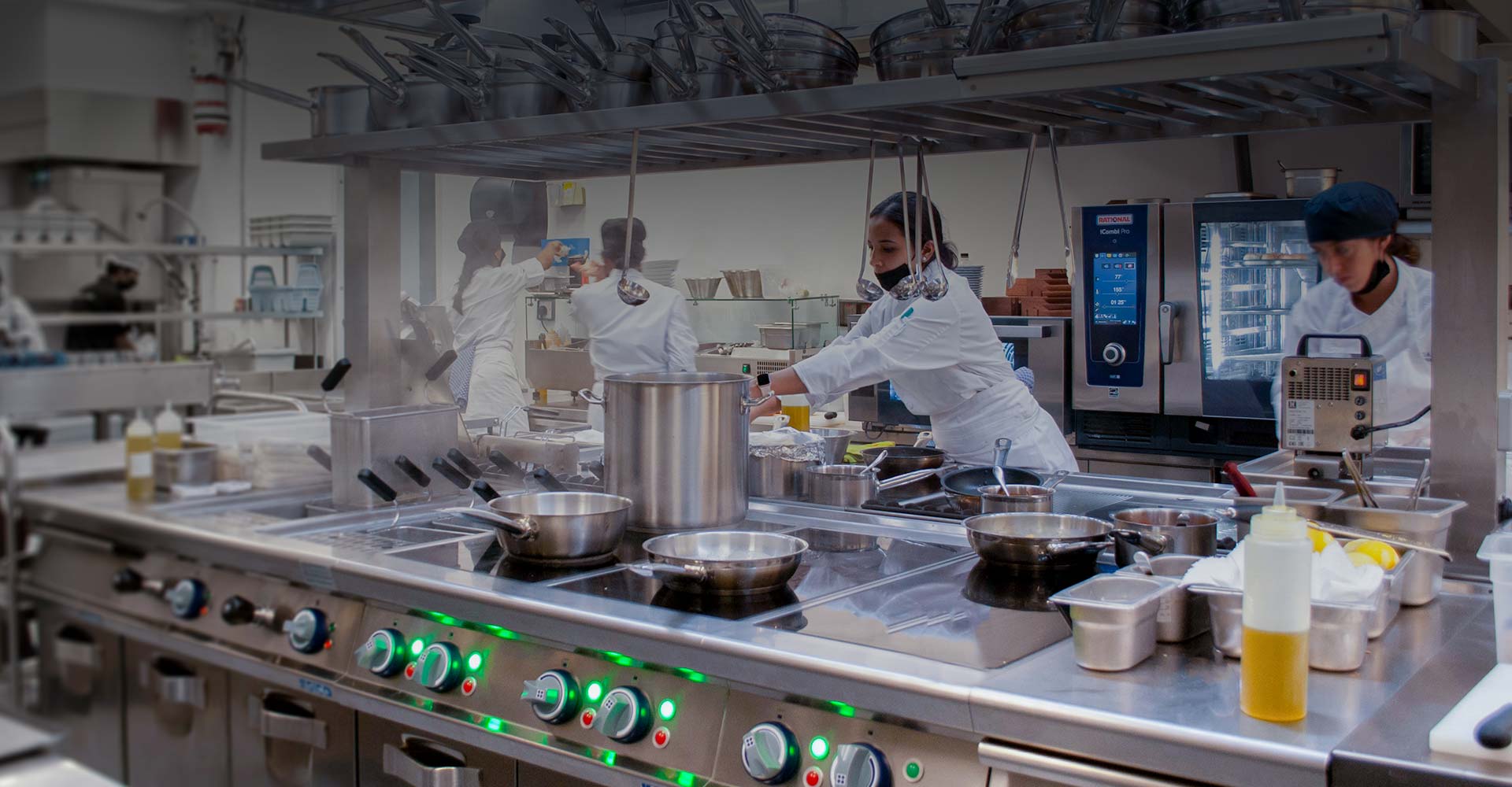 Dubai Restaurants Maximize ROI with Smart Tools