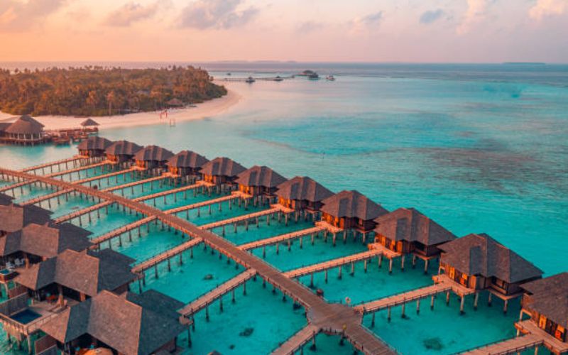 Exploring Dubai&rsquo;s Floating Hotels and Resorts