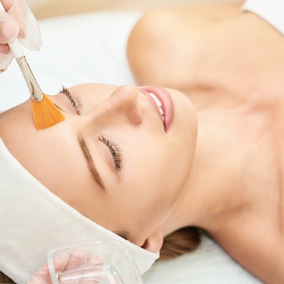 Best Chemical Peels for Oily Skin: Islamabad Dermatologists&rsquo; Picks