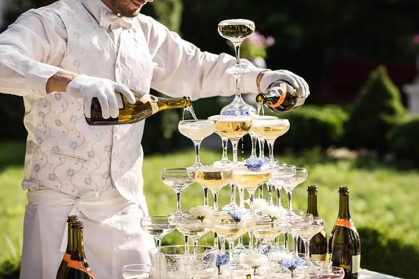 A Toast to Love: Choosing Good Champagne for a Wedding