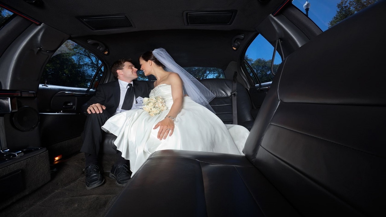 Wedding Limo Services Montreal &ndash; Luxury Transportation for Your Special Day