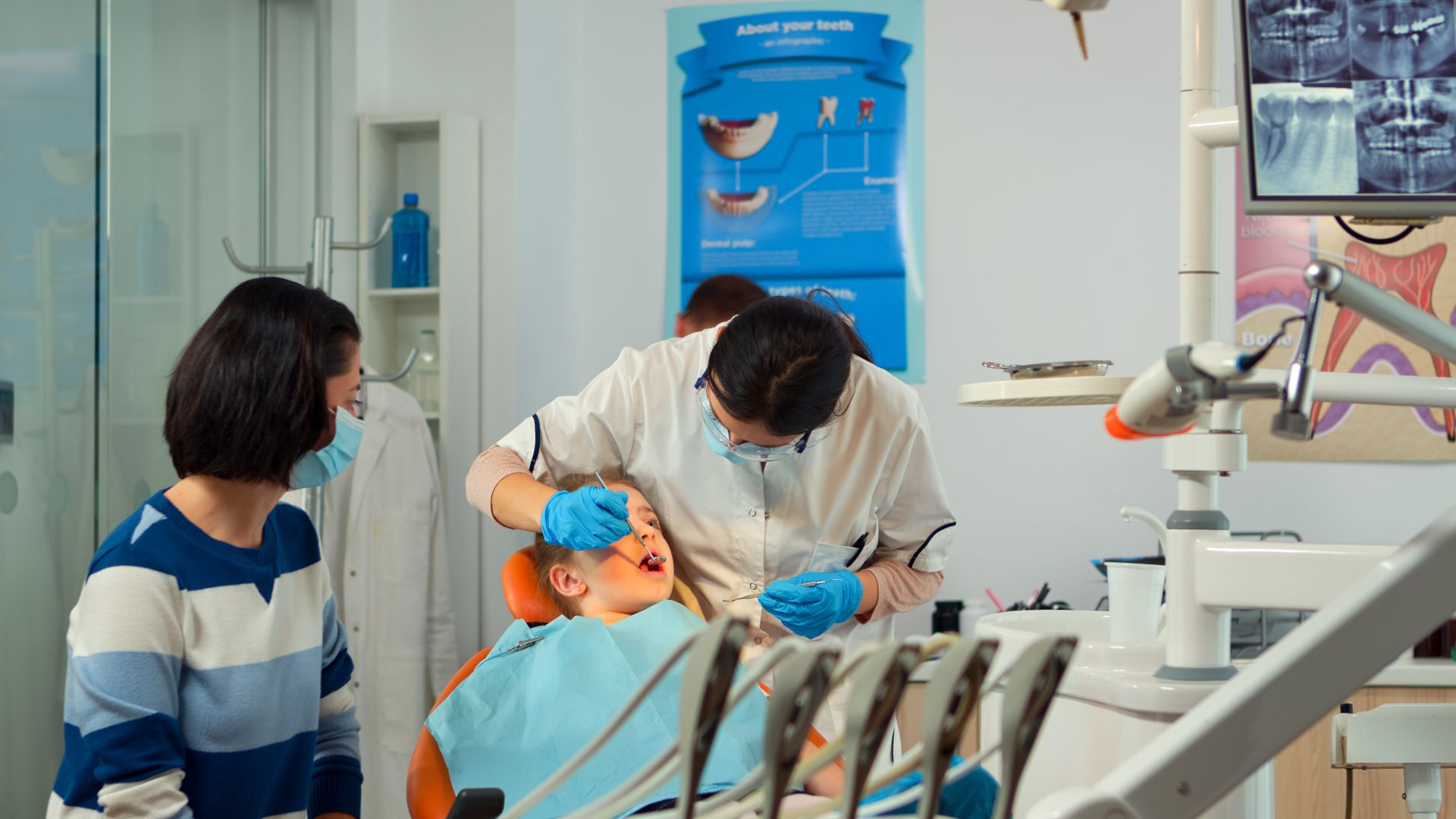 Practical Guide to Dental Crowns, Tooth Discoloration, Sensitivity, and Implants