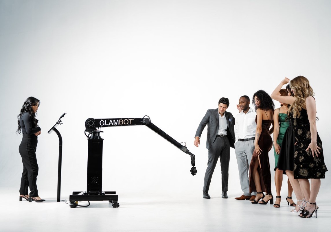 Detr&aacute;s del Glamour: C&oacute;mo se Preparan las Estrellas para su Momento Glambot