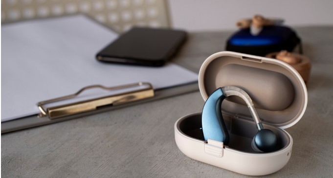 Hearing Aids Market Share by Distribution Channel: Retail, E-commerce, Audiology Clinics &ndash; 2032