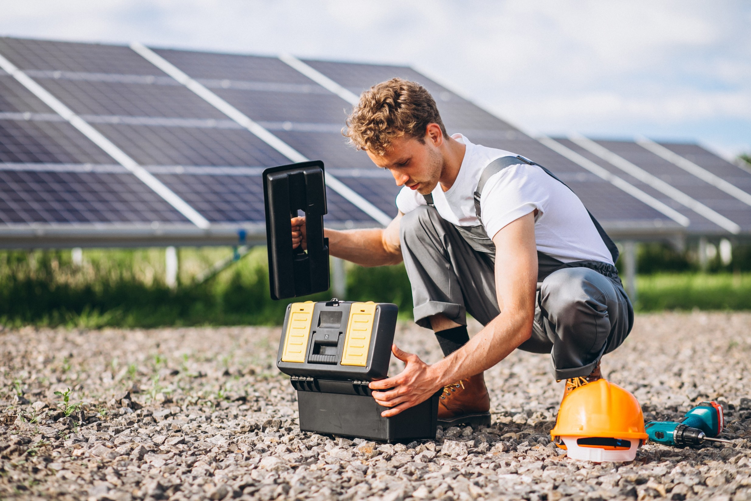 How to Choose Reliable Solar Panel Maintenance Services: Checklist, Costs, and Questions