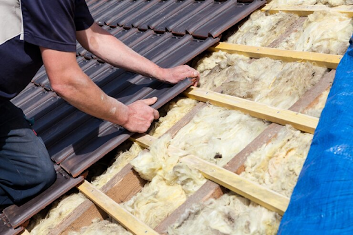 Choosing a Commercial Roofing Contractor in Michigan for Metal Roof Repair: Practical Guide