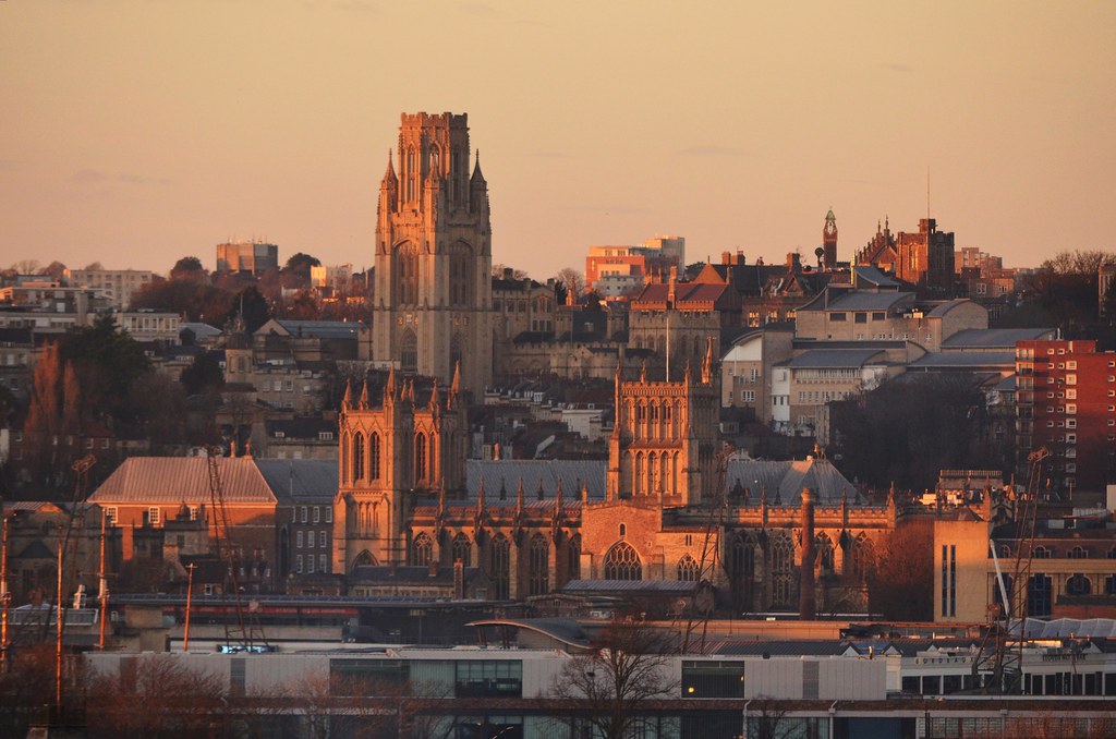 Ultimate Student Guide: Living and Studying in Bristol (Housing, Budget & Transport)