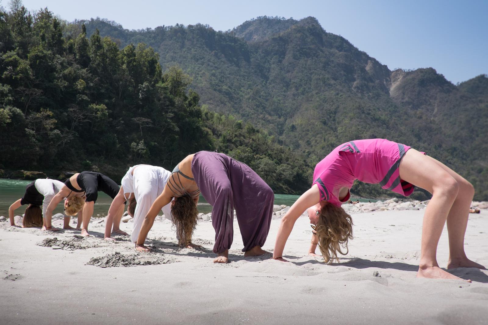 Goa&rsquo;s Beaches vs. Rishikesh&rsquo;s Mountains: Two Faces of Yoga Teacher Training in India