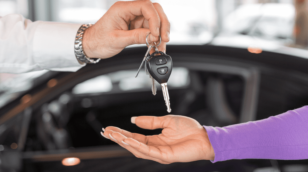 What makes a dealership the best place to buy a luxury pre-owned vehicle?