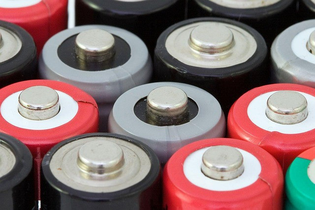How to Use a Solar Battery Storage Calculator to Size Home Energy Storage