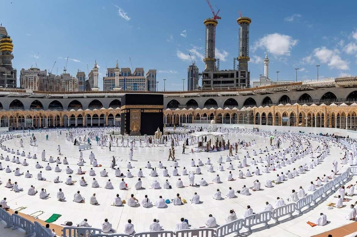 What Should You Check Before Booking Cheap Umrah Packages?