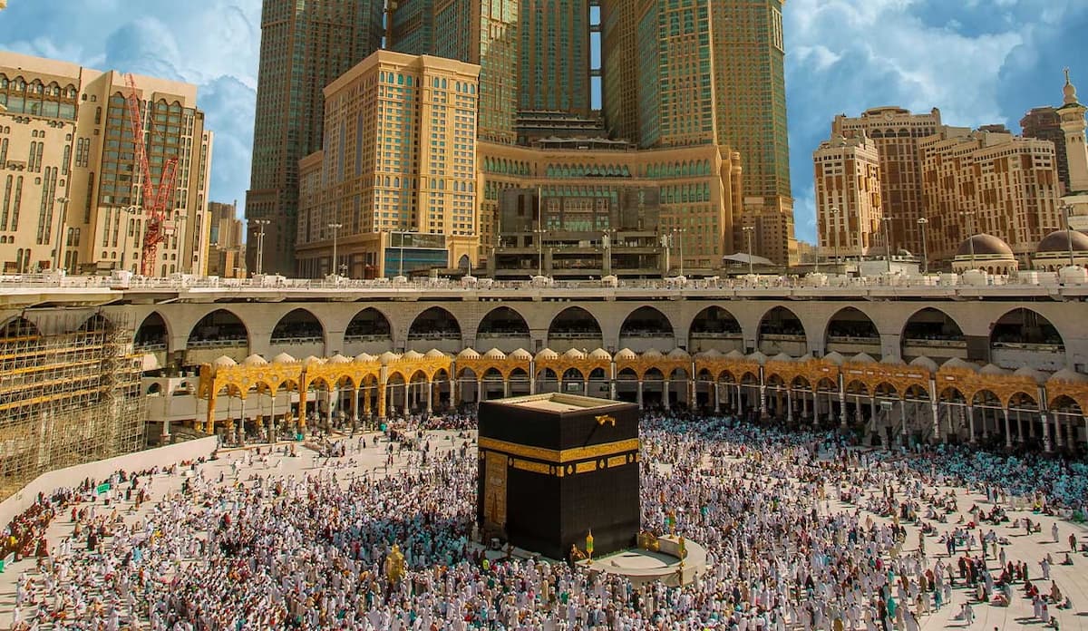 Easter Umrah Packages 2026: Last Minute Flight & Hotel Deals