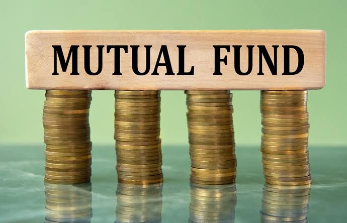 How Investing in a Mutual Fund with a SIP Return Calculator Builds Wealth Faster