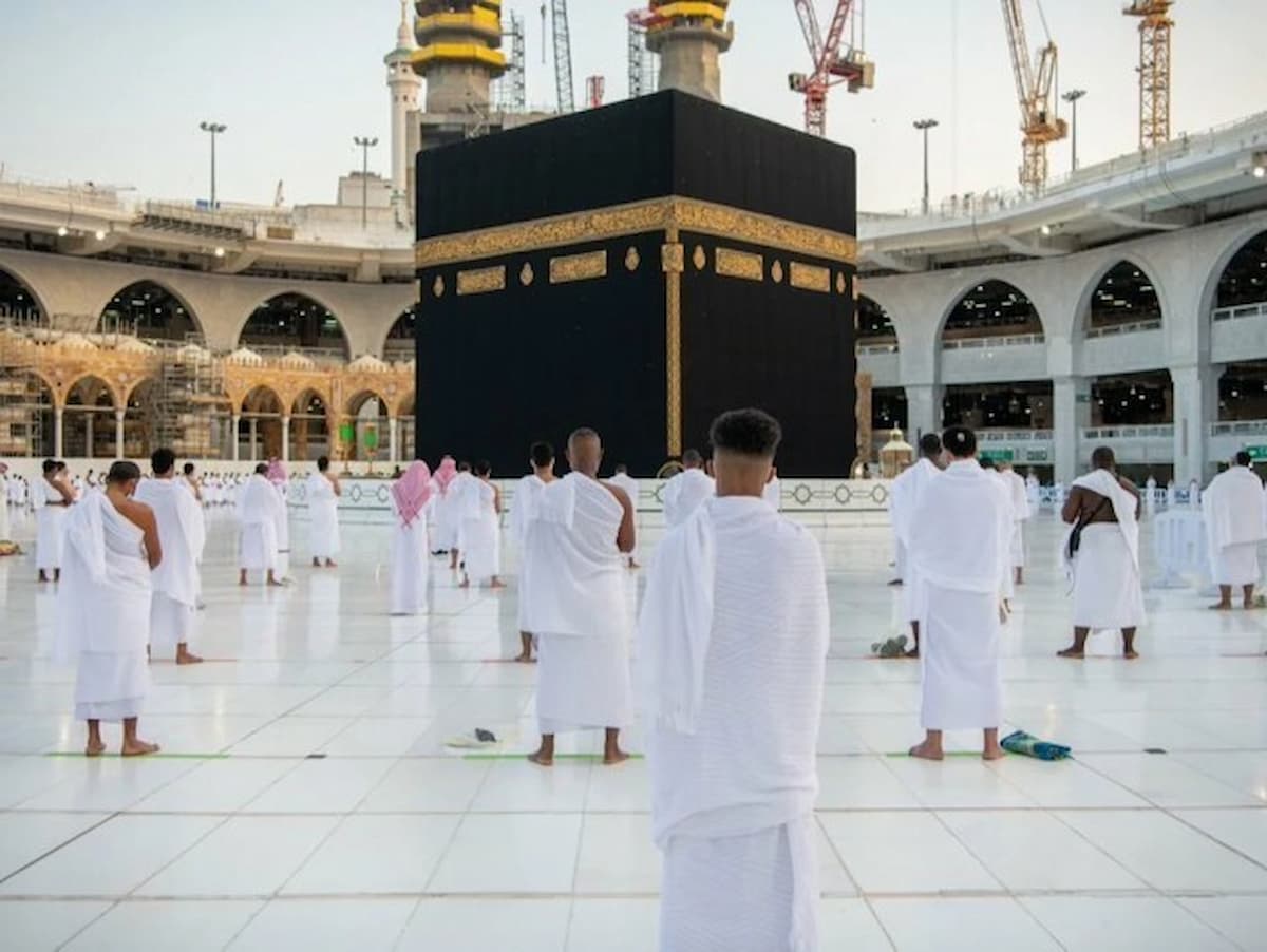 Why Should You Book a 5 Star Umrah Package for Your Journey?