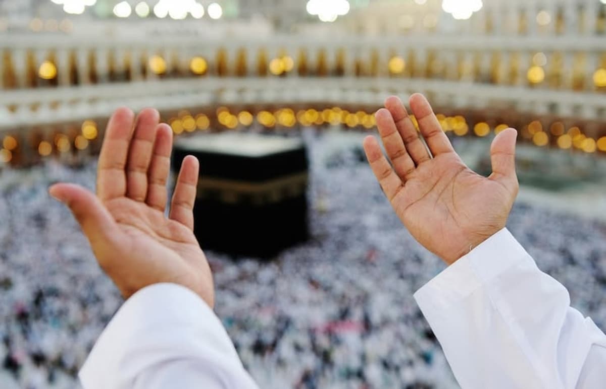 7 Things to Know Before Booking Group Umrah Packages from UK