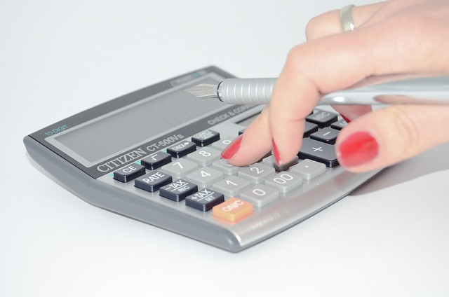 How to Use a Rental Yield Calculator with a Property Valuation Tool