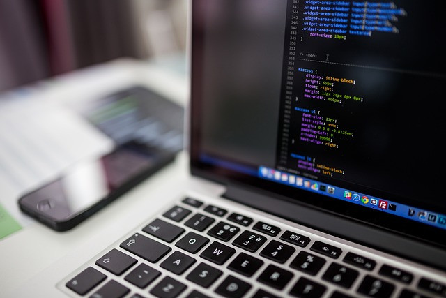 SaaS vs Traditional Software: Clear Differences in Deployment, Cost, and Usage